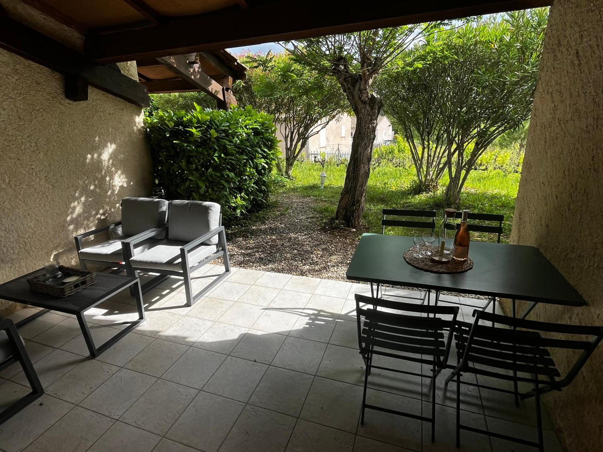 Holiday home Maison De Climatisee 